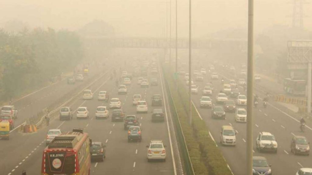 Delhi suffers severe air pollution