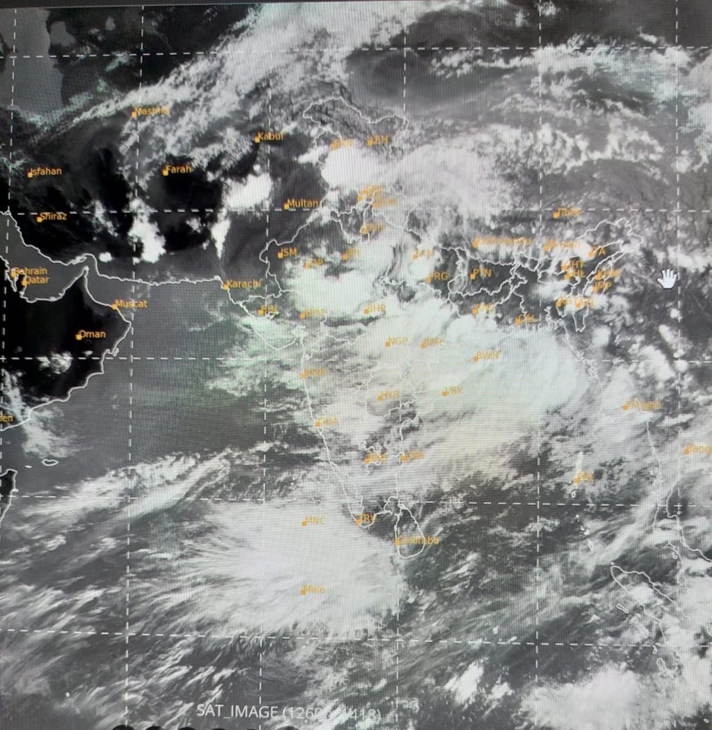 Monsoon hits Delhi and Mumbai same day