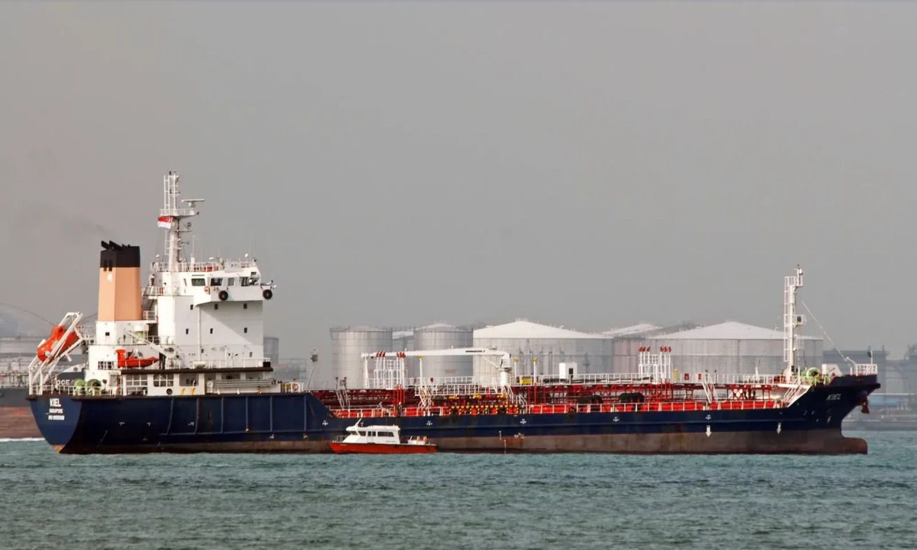 Coast Guard busts oil smuggling racket off Mumbai coast https://newsgate.press/