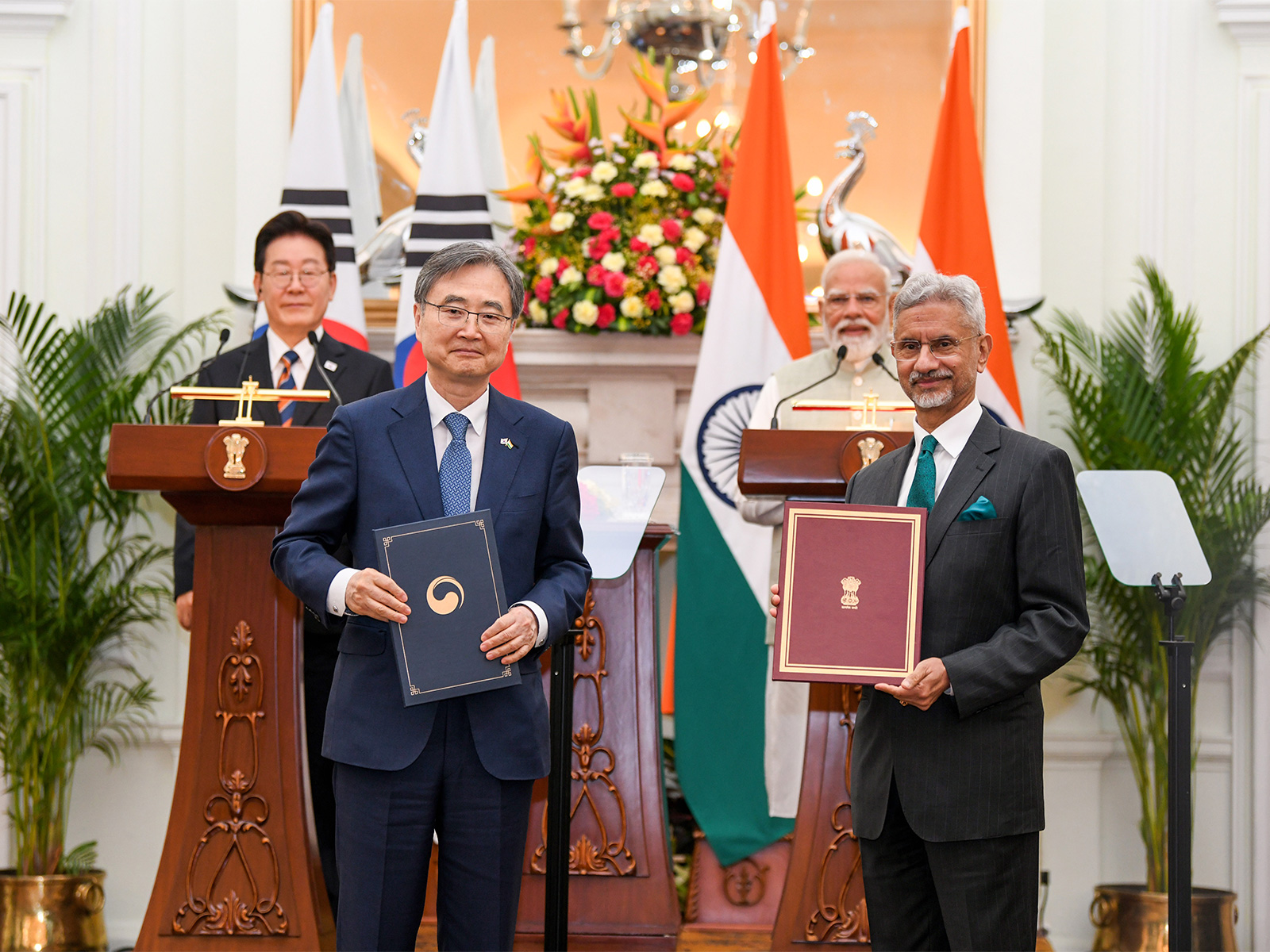 Modi holds talks with South Korean President in Delhi https://newsgate.press/
